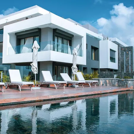 Beach Front Penthouse In Pereybere